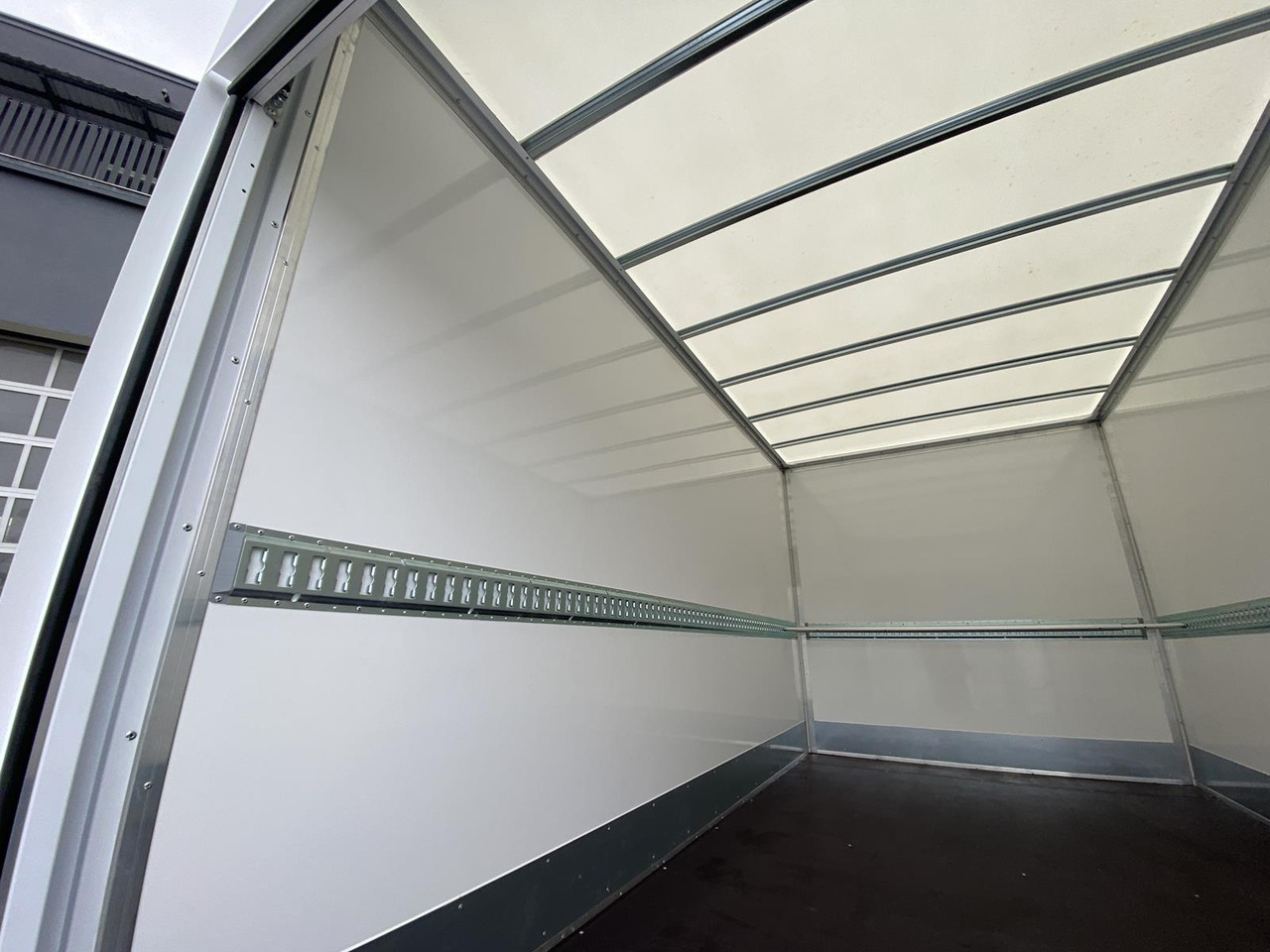 Jaunā Furgons ar slēgtā virsbūve CITROEN JUMPER L4 1+2, 180PS, 2.2L | ALU-BOX 4200mm + LADERAMPE + LAGER: foto 13