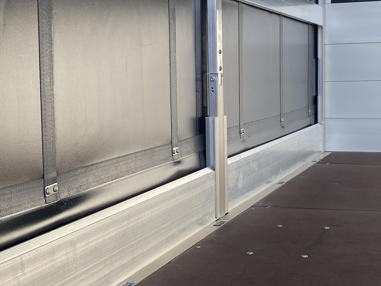 Jaunā Furgons ar tentu IVECO DAILY 35S18HP D30C | PRITSCHE PLANE + SCHLAFKABINE + LADERAMPE: foto 12 Jaunā Furgons ar tentu IVECO DAILY 35S18HP D30C | PRITSCHE PLANE + SCHLAFKABINE + LADERAMPE: foto 12