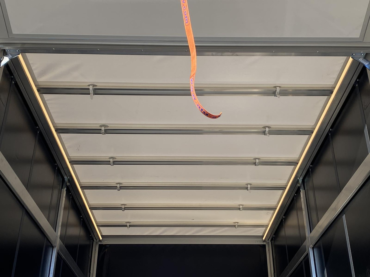 Jaunā Furgons ar tentu IVECO DAILY 35S18HP D30C | PRITSCHE PLANE + SCHLAFKABINE + LADERAMPE: foto 13 Jaunā Furgons ar tentu IVECO DAILY 35S18HP D30C | PRITSCHE PLANE + SCHLAFKABINE + LADERAMPE: foto 13