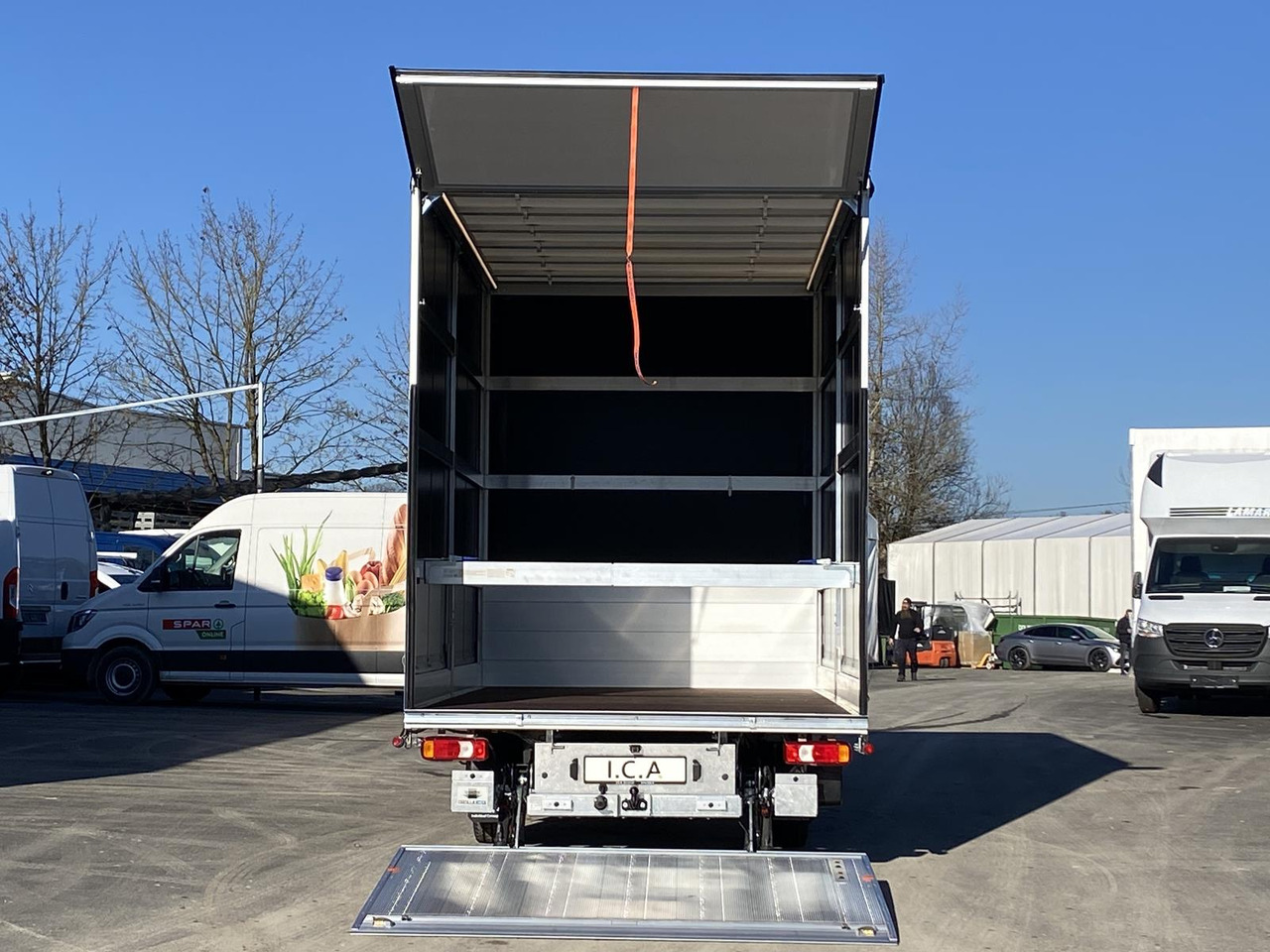 Jaunā Furgons ar tentu IVECO DAILY 35S18HP D30C | PRITSCHE PLANE + SCHLAFKABINE + LADERAMPE: foto 16 Jaunā Furgons ar tentu IVECO DAILY 35S18HP D30C | PRITSCHE PLANE + SCHLAFKABINE + LADERAMPE: foto 16