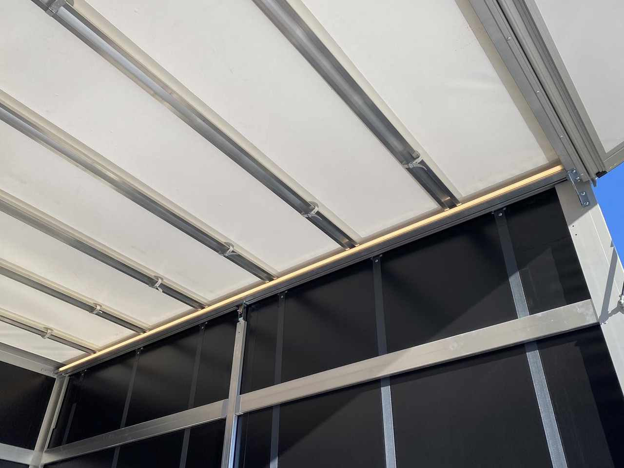 Jaunā Furgons ar tentu IVECO DAILY 35S18HP D30C | PRITSCHE PLANE + SCHLAFKABINE + LADERAMPE: foto 11 Jaunā Furgons ar tentu IVECO DAILY 35S18HP D30C | PRITSCHE PLANE + SCHLAFKABINE + LADERAMPE: foto 11