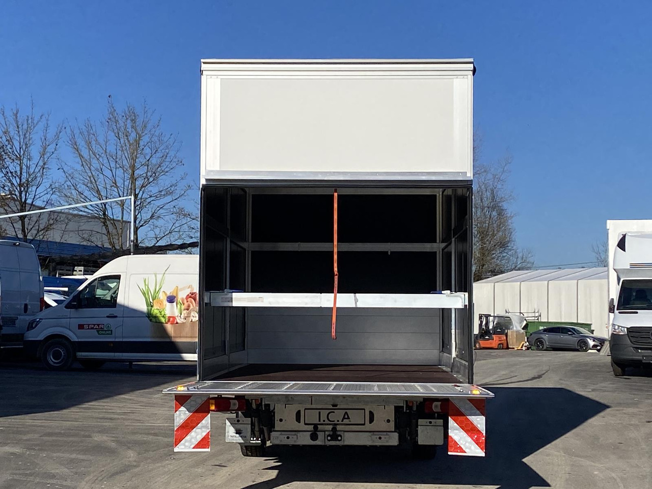 Jaunā Furgons ar tentu IVECO DAILY 35S18HP D30C | PRITSCHE PLANE + SCHLAFKABINE + LADERAMPE: foto 20 Jaunā Furgons ar tentu IVECO DAILY 35S18HP D30C | PRITSCHE PLANE + SCHLAFKABINE + LADERAMPE: foto 20