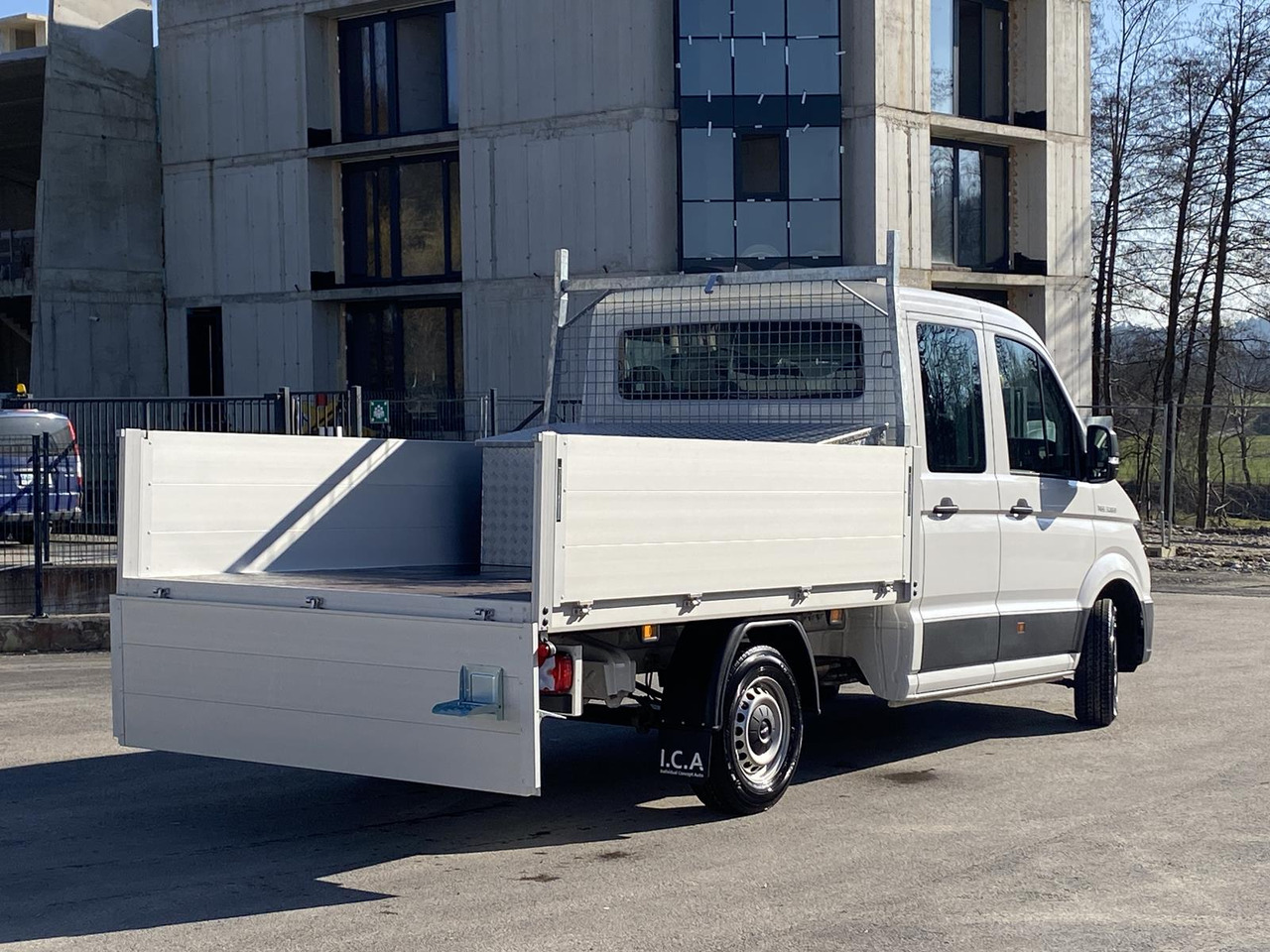 MAN TGE 3.180 DOKA 1+6 3640MM | OFFENE PRITSCHE + ALU KOFFER AUF DER PRITSCHE - Automašīna ar kravas platformu: foto 1 MAN TGE 3.180 DOKA 1+6 3640MM | OFFENE PRITSCHE + ALU KOFFER AUF DER PRITSCHE - Automašīna ar kravas platformu: foto 1