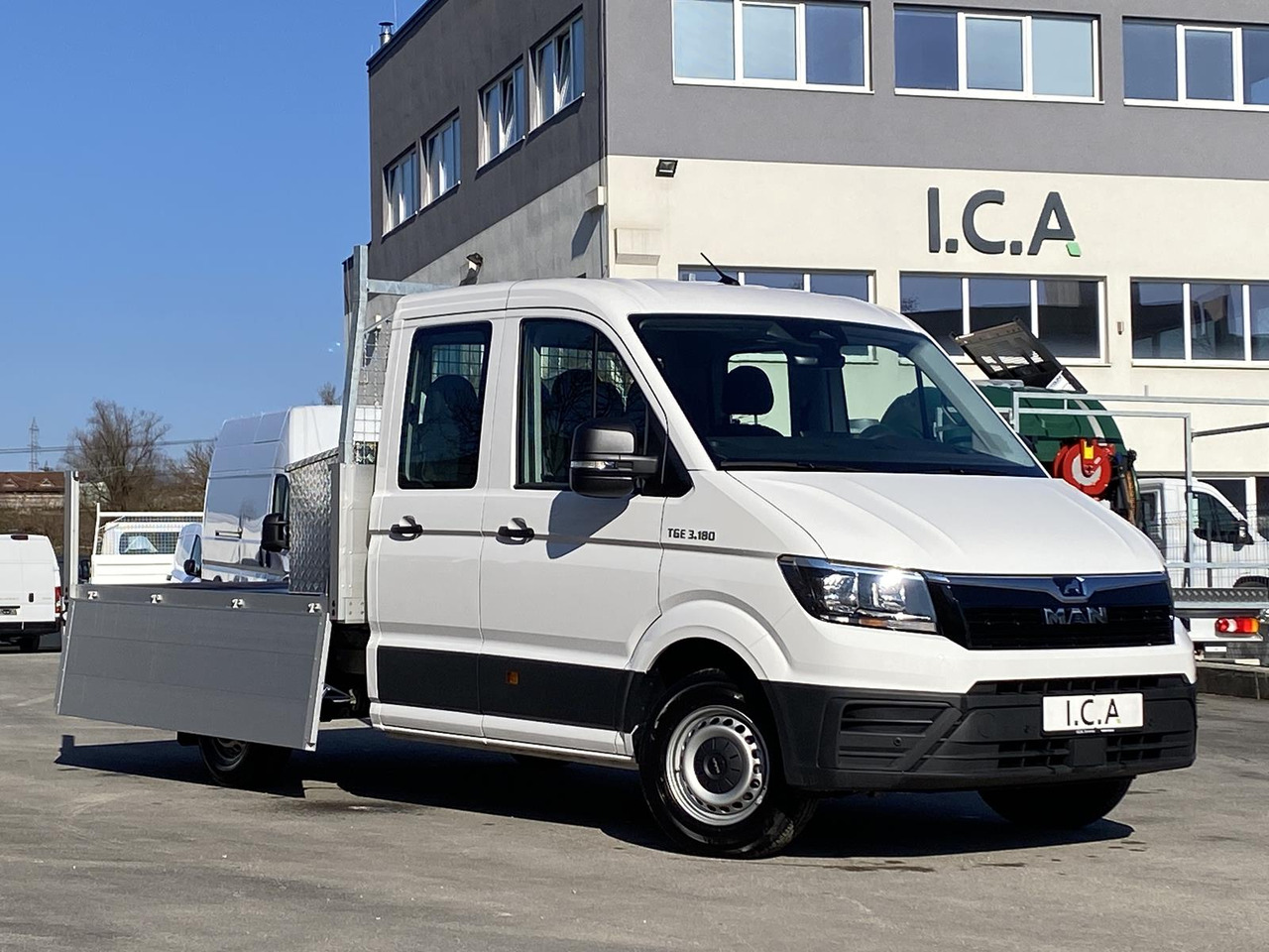 MAN TGE 3.180 DOKA 1+6 3640MM | OFFENE PRITSCHE + ALU KOFFER AUF DER PRITSCHE - Automašīna ar kravas platformu: foto 4 MAN TGE 3.180 DOKA 1+6 3640MM | OFFENE PRITSCHE + ALU KOFFER AUF DER PRITSCHE - Automašīna ar kravas platformu: foto 4