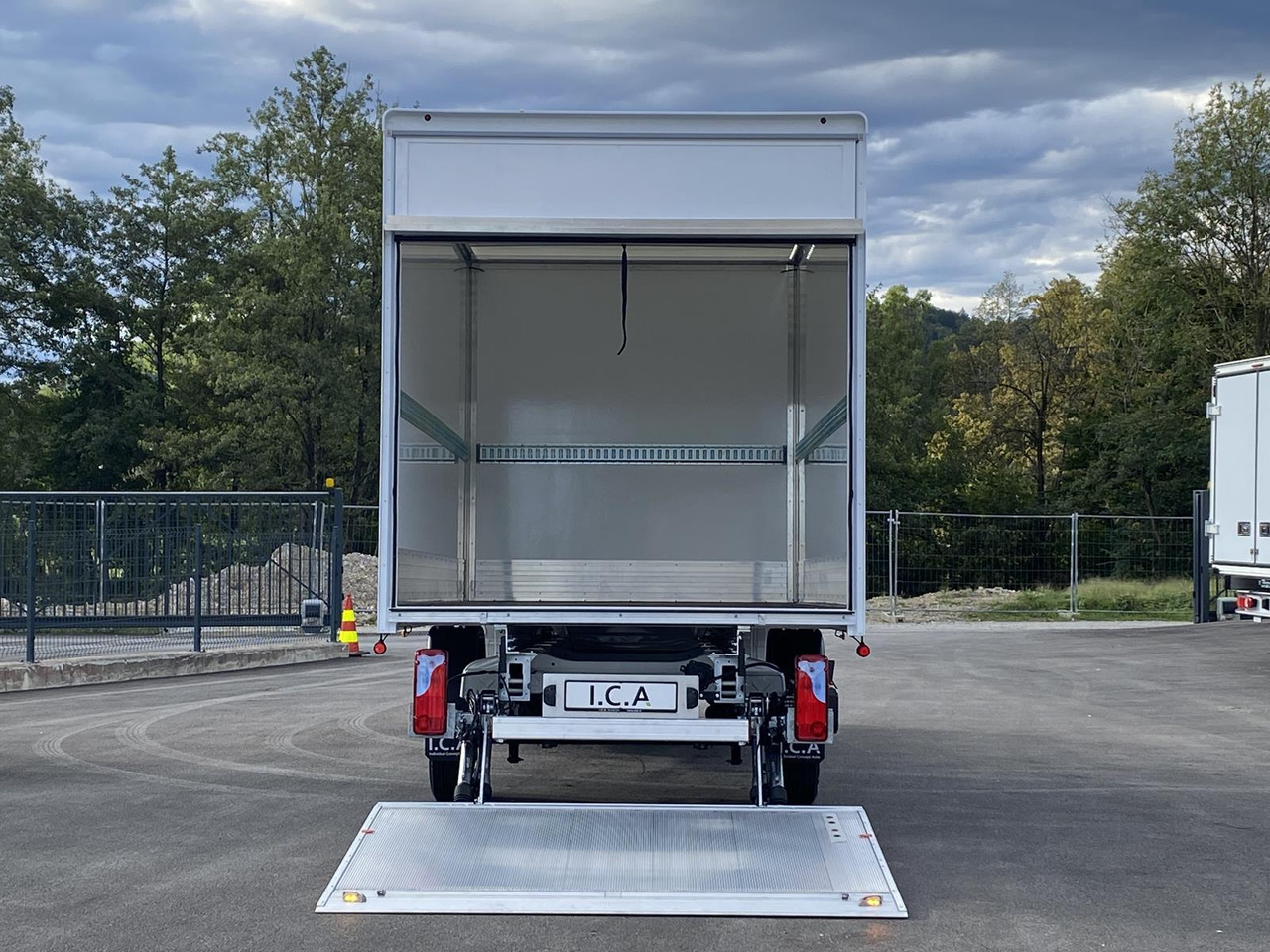 MAN TGE 3.180 RS4490 1+2, 180PS, 2.0L | ALU-BOX 4200mm + LADERAMPE līzingu MAN TGE 3.180 RS4490 1+2, 180PS, 2.0L | ALU-BOX 4200mm + LADERAMPE: foto 12