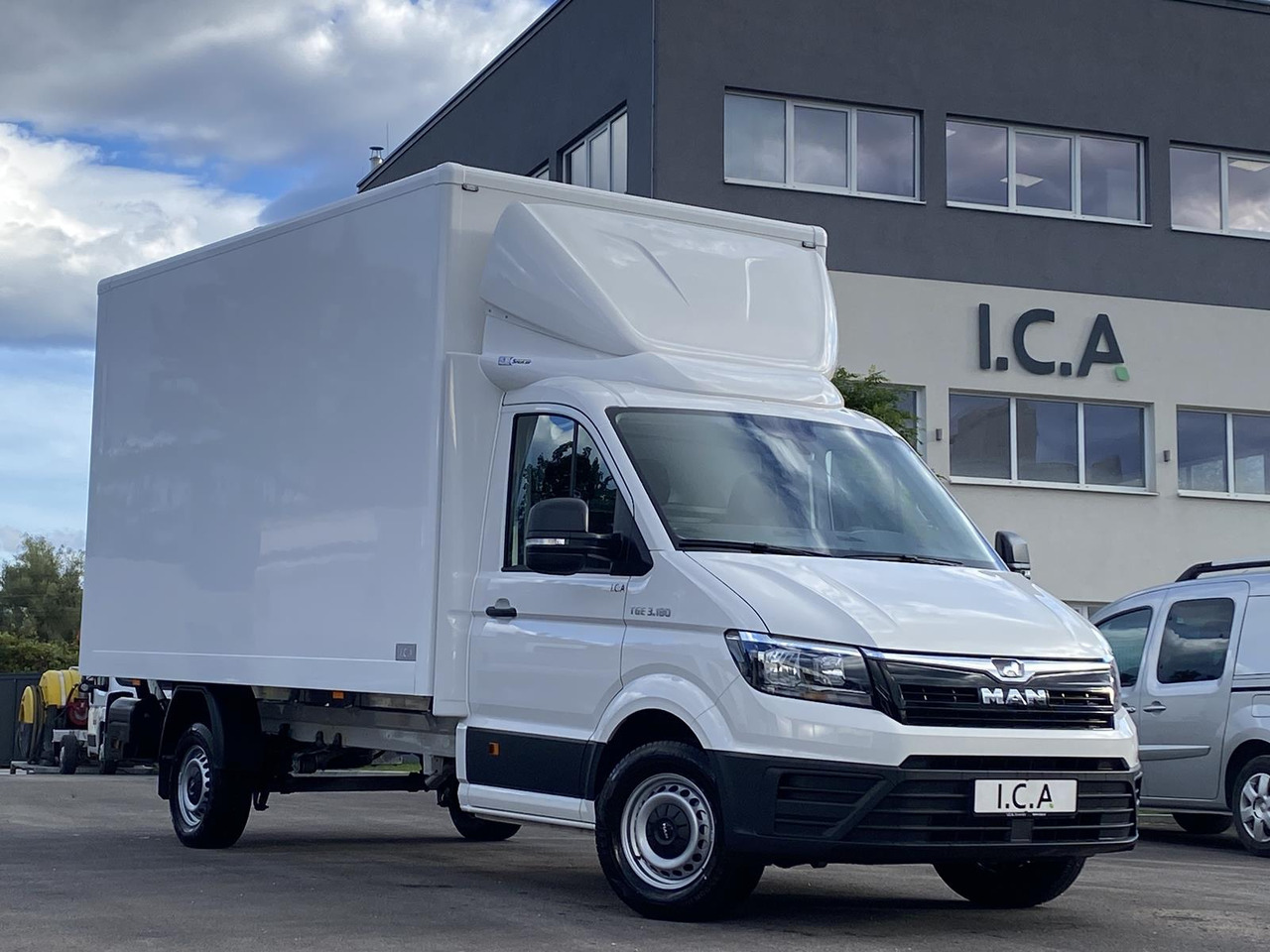 MAN TGE 3.180 RS4490 1+2, 180PS, 2.0L | ALU-BOX 4200mm + LADERAMPE - Furgons ar slēgtā virsbūve: foto 2 MAN TGE 3.180 RS4490 1+2, 180PS, 2.0L | ALU-BOX 4200mm + LADERAMPE - Furgons ar slēgtā virsbūve: foto 2