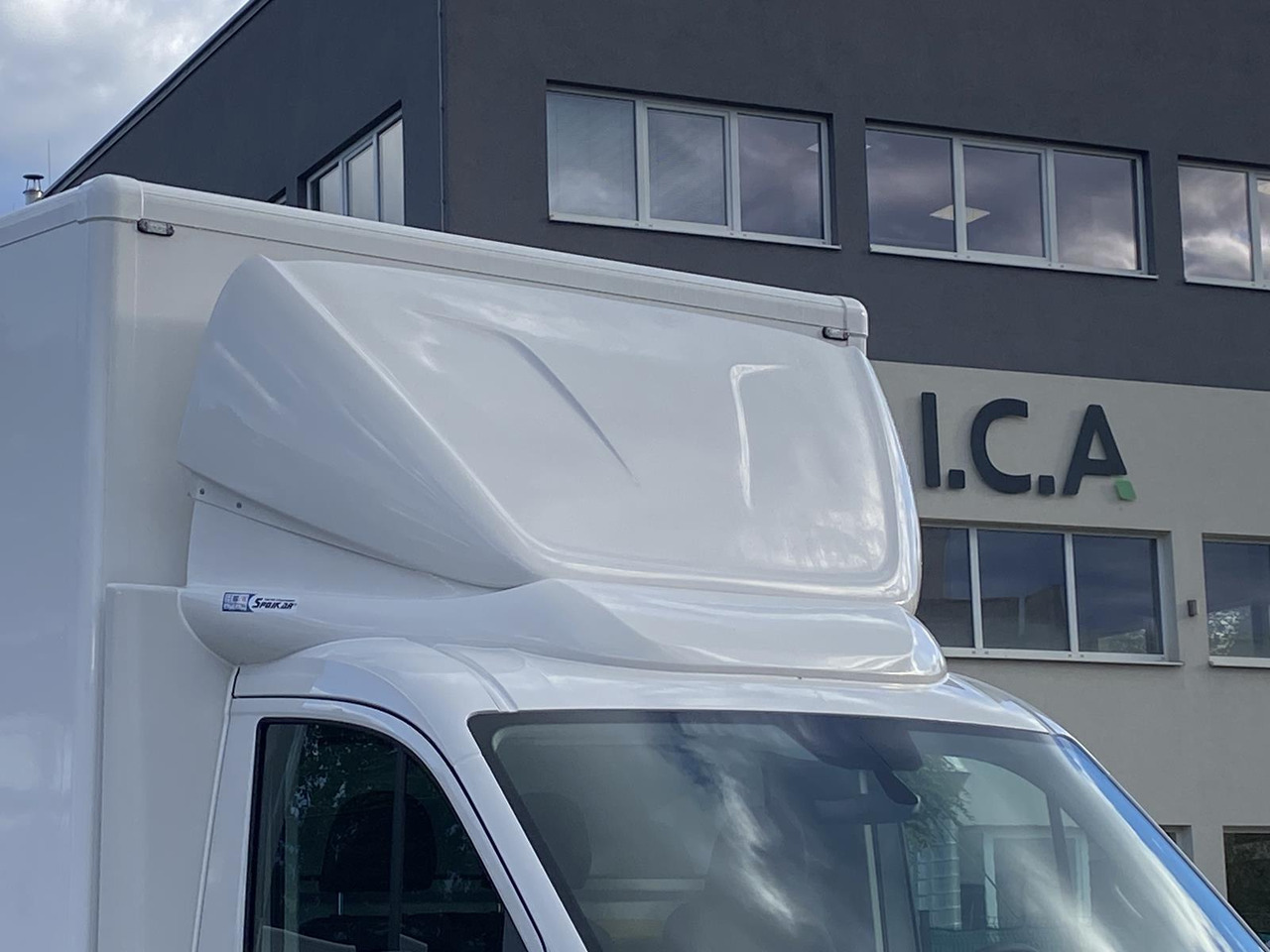 MAN TGE 3.180 RS4490 1+2, 180PS, 2.0L | ALU-BOX 4200mm + LADERAMPE - Furgons ar slēgtā virsbūve: foto 4 MAN TGE 3.180 RS4490 1+2, 180PS, 2.0L | ALU-BOX 4200mm + LADERAMPE - Furgons ar slēgtā virsbūve: foto 4