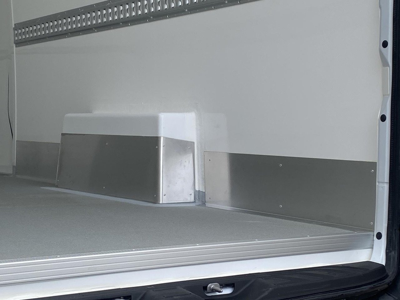 MERCEDES-BENZ SPRINTER 317 CDI L4H3 170PS AUTOMATIK FRISCHDIENST + KONVEKTA FK 3022 12-220V līzingu MERCEDES-BENZ SPRINTER 317 CDI L4H3 170PS AUTOMATIK FRISCHDIENST + KONVEKTA FK 3022 12-220V: foto 24