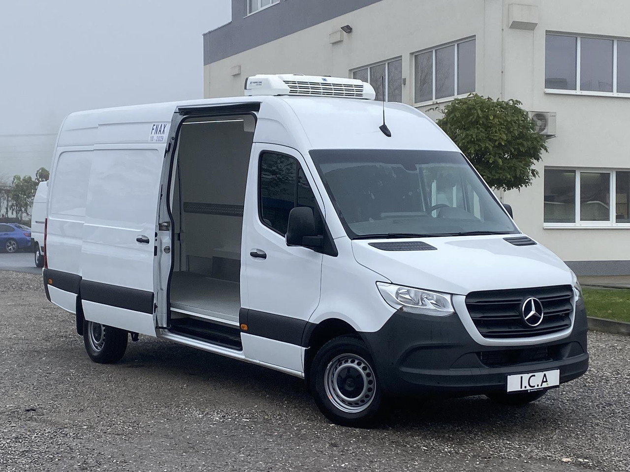 MERCEDES-BENZ SPRINTER 317 CDI L4H3 170PS AUTOMATIK FRISCHDIENST + KONVEKTA FK 3022 12-220V - Komercauto refrižerators: foto 4 MERCEDES-BENZ SPRINTER 317 CDI L4H3 170PS AUTOMATIK FRISCHDIENST + KONVEKTA FK 3022 12-220V - Komercauto refrižerators: foto 4