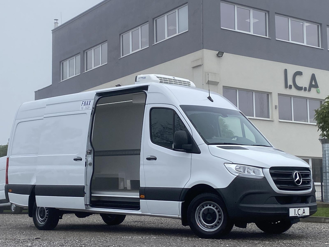 MERCEDES-BENZ SPRINTER 317 CDI L4H3 170PS AUTOMATIK FRISCHDIENST + KONVEKTA FK 3022 12-220V - Komercauto refrižerators: foto 1 MERCEDES-BENZ SPRINTER 317 CDI L4H3 170PS AUTOMATIK FRISCHDIENST + KONVEKTA FK 3022 12-220V - Komercauto refrižerators: foto 1