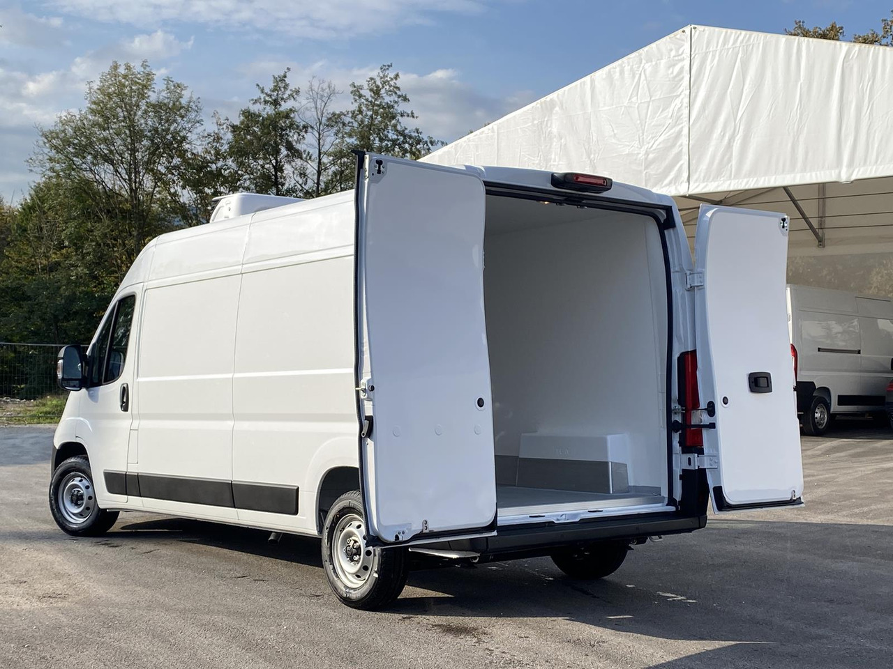 PEUGEOT BOXER L3H2 180PS CONFORT 335 / FRISCHDIENST BIS 0 + XARIOS 300 12-230V - Komercauto refrižerators: foto 5 PEUGEOT BOXER L3H2 180PS CONFORT 335 / FRISCHDIENST BIS 0 + XARIOS 300 12-230V - Komercauto refrižerators: foto 5
