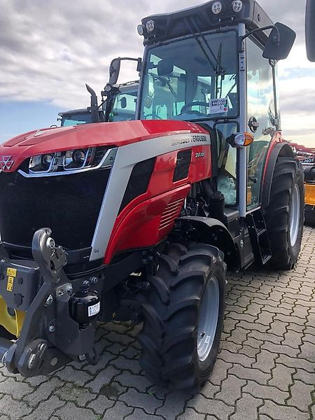Massey Ferguson MF 3VI105 Efficient - Traktors: foto 3 Massey Ferguson MF 3VI105 Efficient - Traktors: foto 3