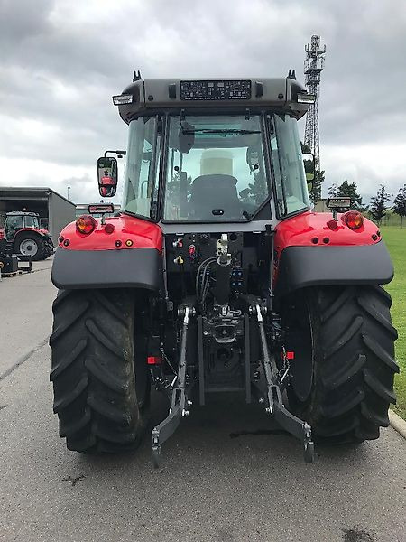 Massey Ferguson MF 5S.145 Dyna-6 "Efficient" - Traktors: foto 4 Massey Ferguson MF 5S.145 Dyna-6 "Efficient" - Traktors: foto 4