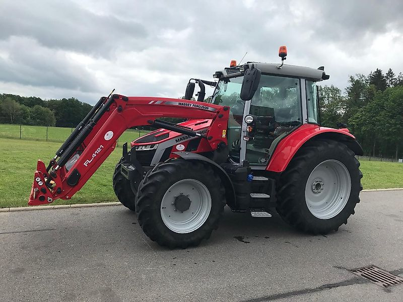 Massey Ferguson MF 5S.145 Dyna-6 "Efficient" - Traktors: foto 2 Massey Ferguson MF 5S.145 Dyna-6 "Efficient" - Traktors: foto 2