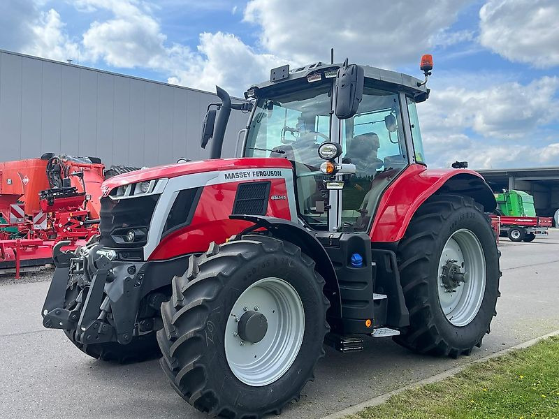Massey Ferguson MF 6S145 Dyna-VT Exclusive - Traktors: foto 3 Massey Ferguson MF 6S145 Dyna-VT Exclusive - Traktors: foto 3