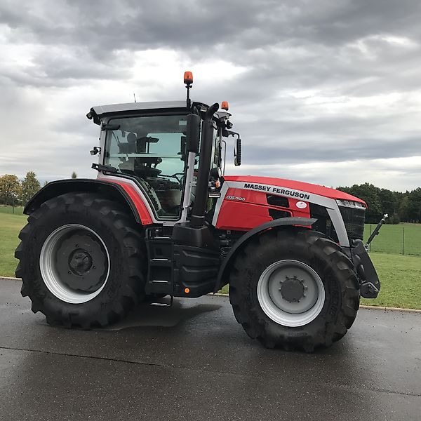 Massey Ferguson MF 8S.305 Exclusive - Traktors: foto 1 Massey Ferguson MF 8S.305 Exclusive - Traktors: foto 1
