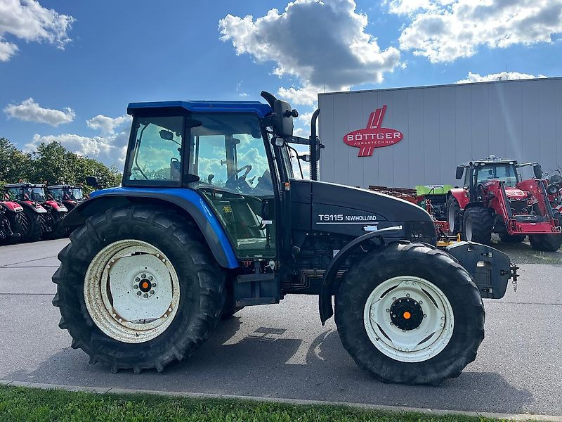 New Holland TS 115 - Traktors: foto 4 New Holland TS 115 - Traktors: foto 4
