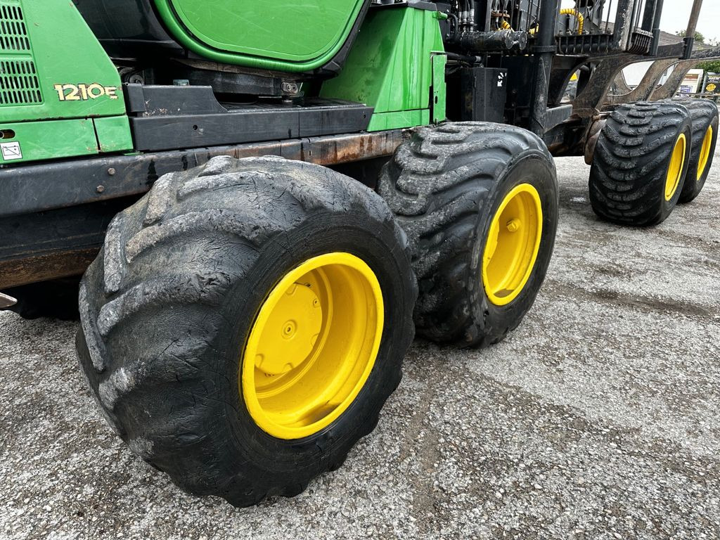 Forvarders John Deere 1210E 10m CF710 KRAN: foto 13