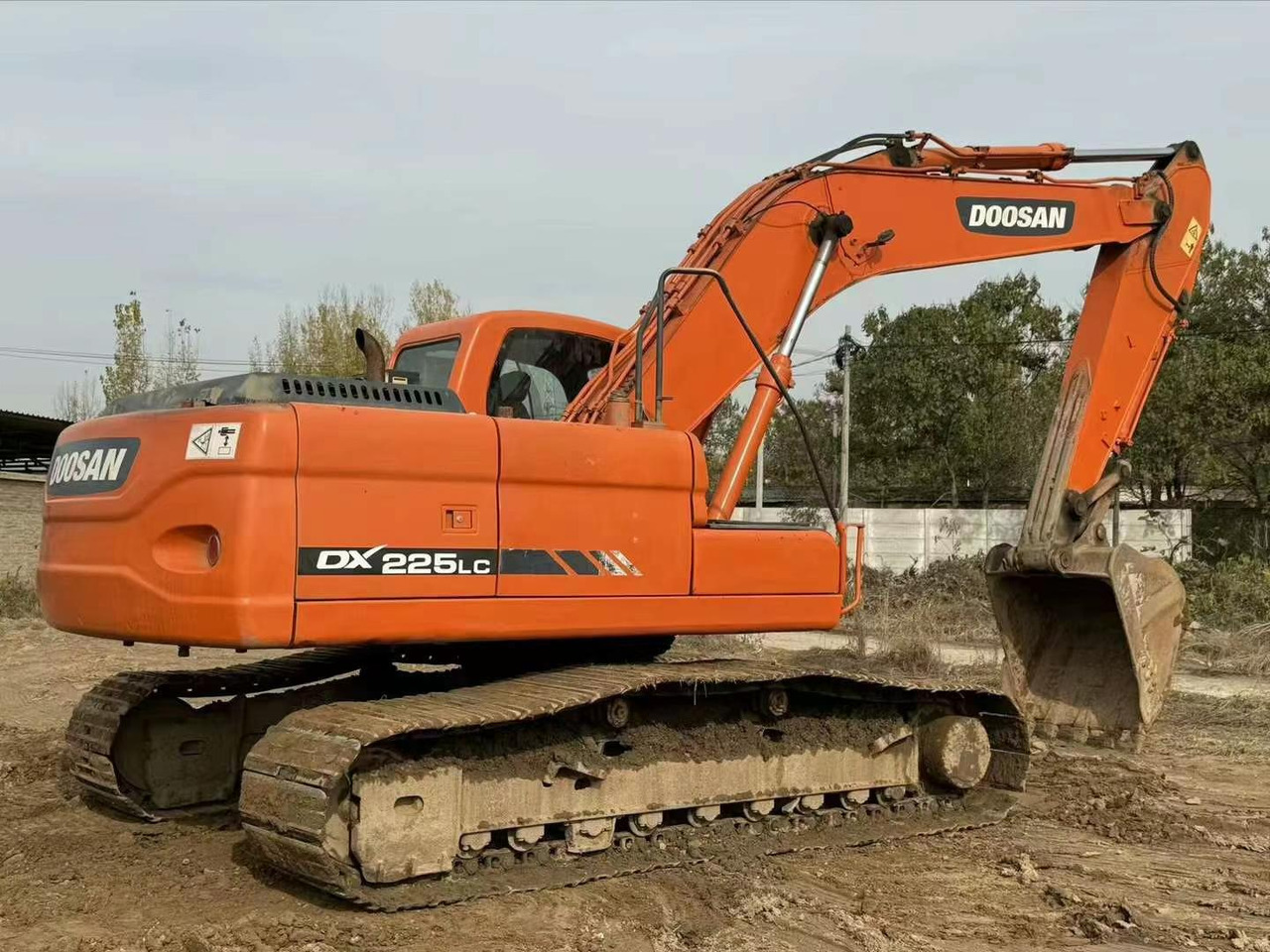 Doosan Used Excavator 225 DX225 DX300 DH150 DX300 DX420 DX520 for Sale - Kāpurķēžu ekskavators: foto 1 Doosan Used Excavator 225 DX225 DX300 DH150 DX300 DX420 DX520 for Sale - Kāpurķēžu ekskavators: foto 1