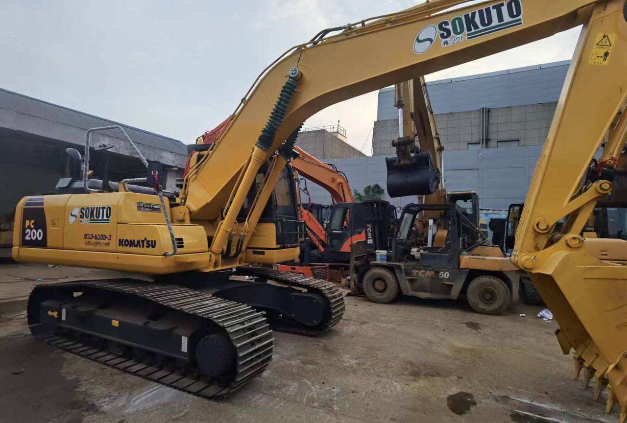 Komatsu PC200 PC210 PC220 Used Excavator Crawler Hydraulic High Quality Secondhand Excavator for Sale - Kāpurķēžu ekskavators: foto 1 Komatsu PC200 PC210 PC220 Used Excavator Crawler Hydraulic High Quality Secondhand Excavator for Sale - Kāpurķēžu ekskavators: foto 1