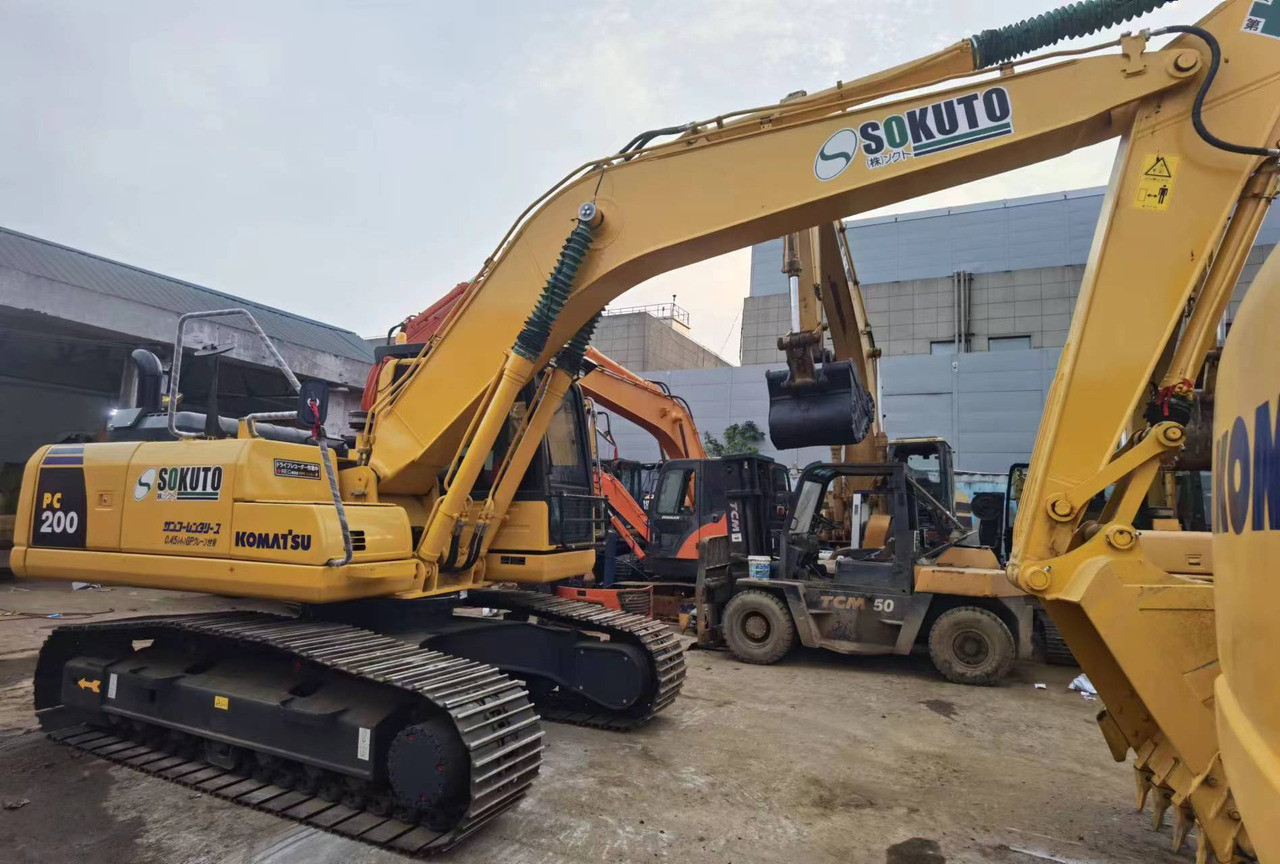 Komatsu PC200 PC210 PC220 Used Excavator Crawler Hydraulic High Quality Secondhand Excavator for Sale - Kāpurķēžu ekskavators: foto 3 Komatsu PC200 PC210 PC220 Used Excavator Crawler Hydraulic High Quality Secondhand Excavator for Sale - Kāpurķēžu ekskavators: foto 3