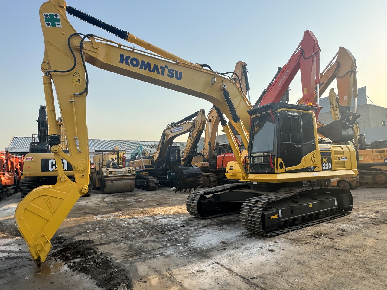Komatsu PC220 PC210 PC200 Used Excavator Hydraulic Crawler in Good Price - Kāpurķēžu ekskavators: foto 5 Komatsu PC220 PC210 PC200 Used Excavator Hydraulic Crawler in Good Price - Kāpurķēžu ekskavators: foto 5