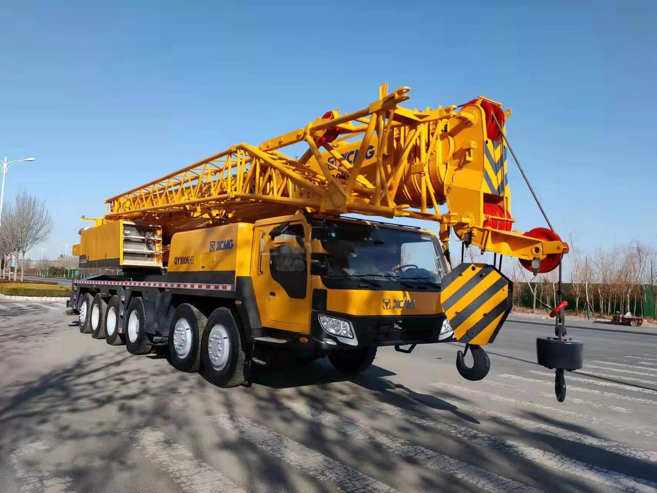 XCMG 100 Ton used truck crane QY100 with 68 meter telescopic boom on sale - Autoceltnis: foto 4 XCMG 100 Ton used truck crane QY100 with 68 meter telescopic boom on sale - Autoceltnis: foto 4