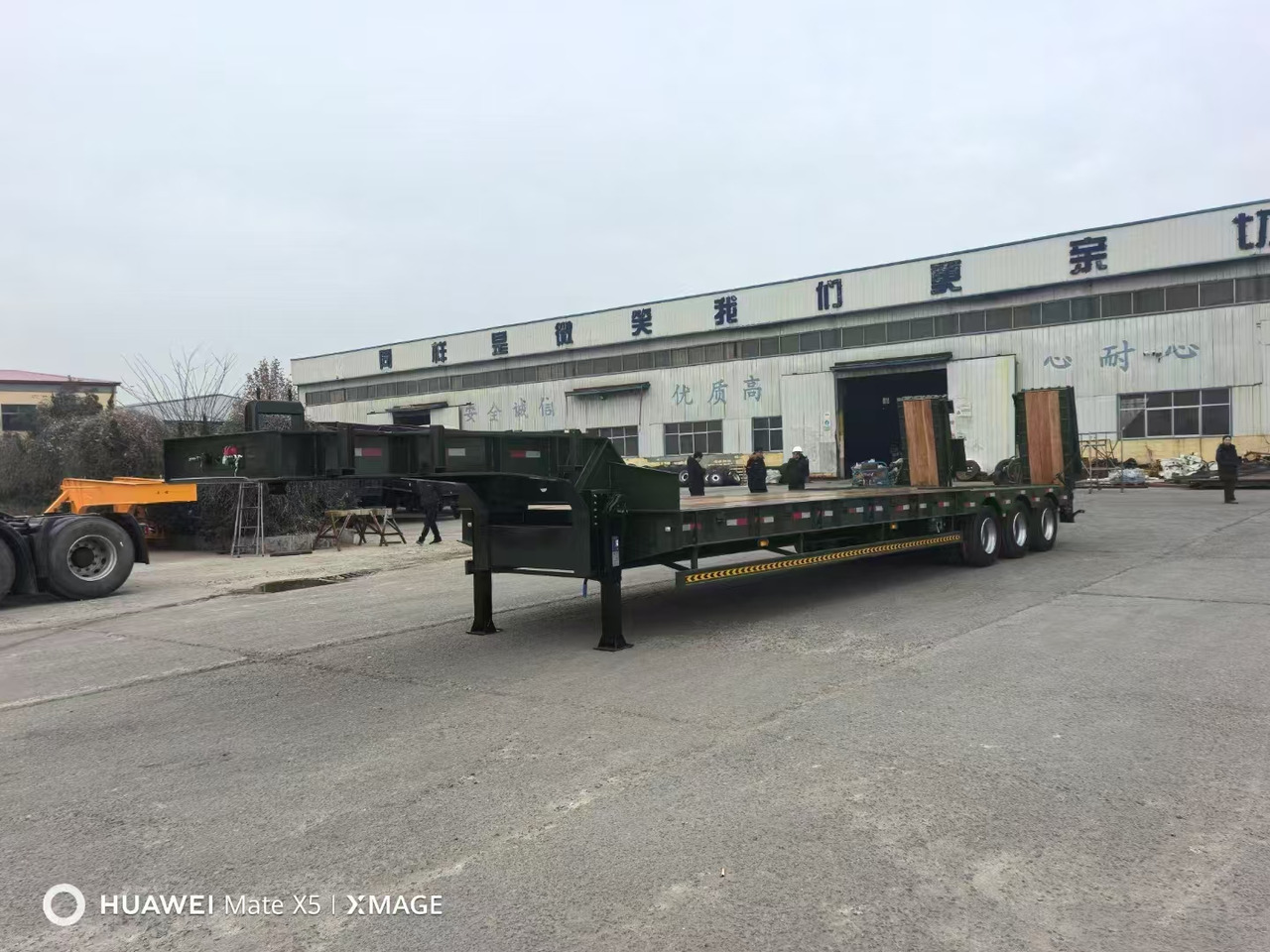 ZHICHENG Semi Flat Bed Low Bed in Length 8-16m with 3 4 Axles - Puspiekabe zema profila platforma: foto 3 ZHICHENG Semi Flat Bed Low Bed in Length 8-16m with 3 4 Axles - Puspiekabe zema profila platforma: foto 3