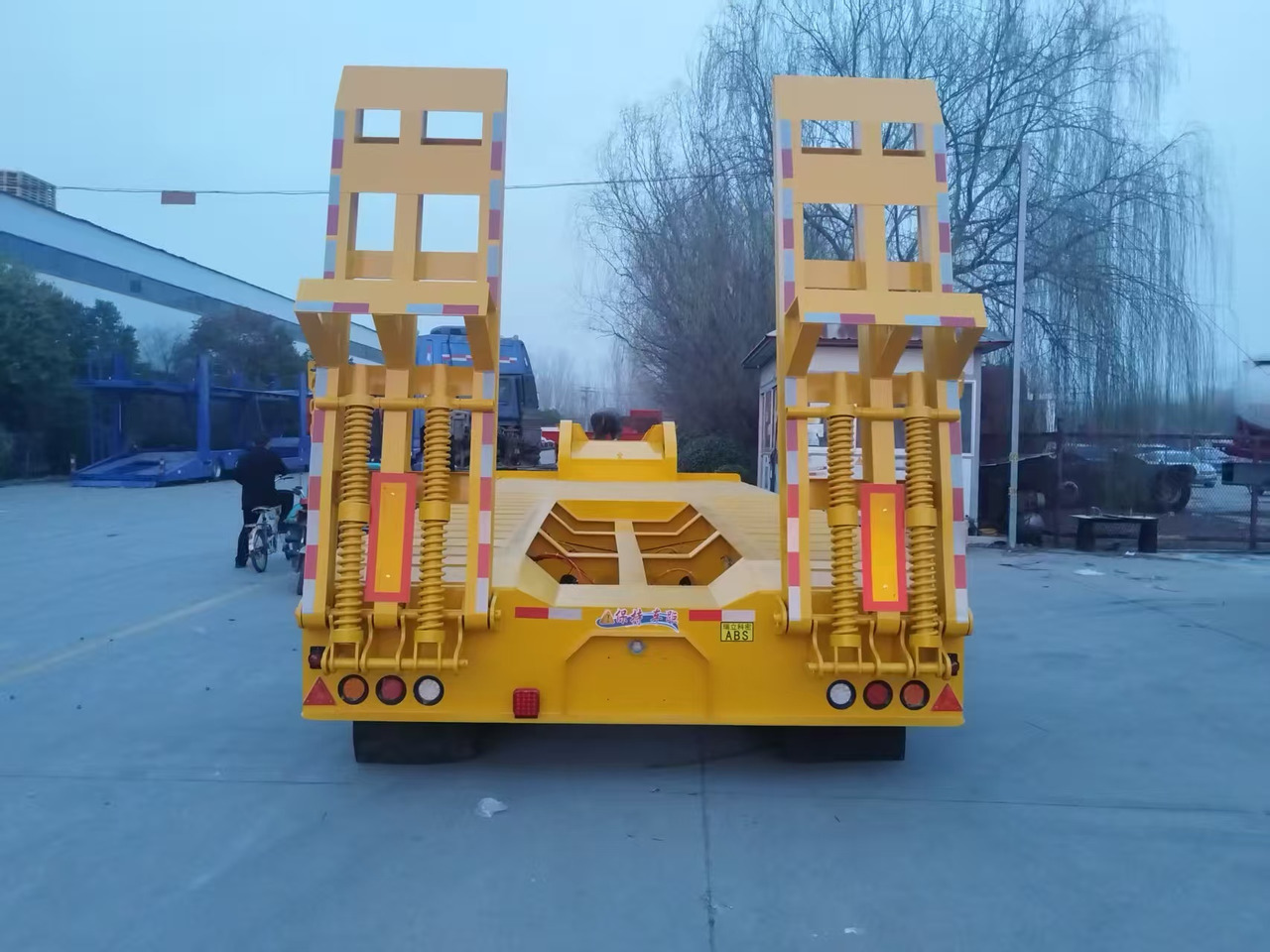 ZHICHENG Semi Flat Bed Low Bed in New Condition - Puspiekabe zema profila platforma: foto 2 ZHICHENG Semi Flat Bed Low Bed in New Condition - Puspiekabe zema profila platforma: foto 2