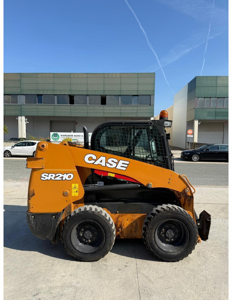 Case SR210 - Riteņu iekrāvējs: foto 4 Case SR210 - Riteņu iekrāvējs: foto 4