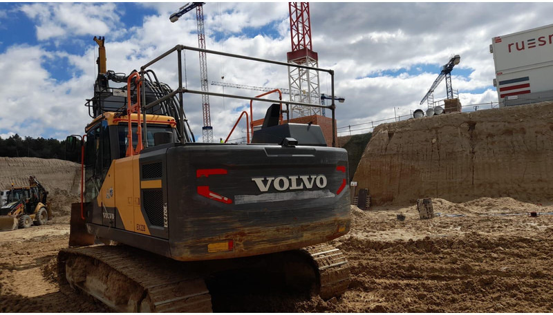 Volvo EC220EL - Kāpurķēžu ekskavators: foto 2 Volvo EC220EL - Kāpurķēžu ekskavators: foto 2