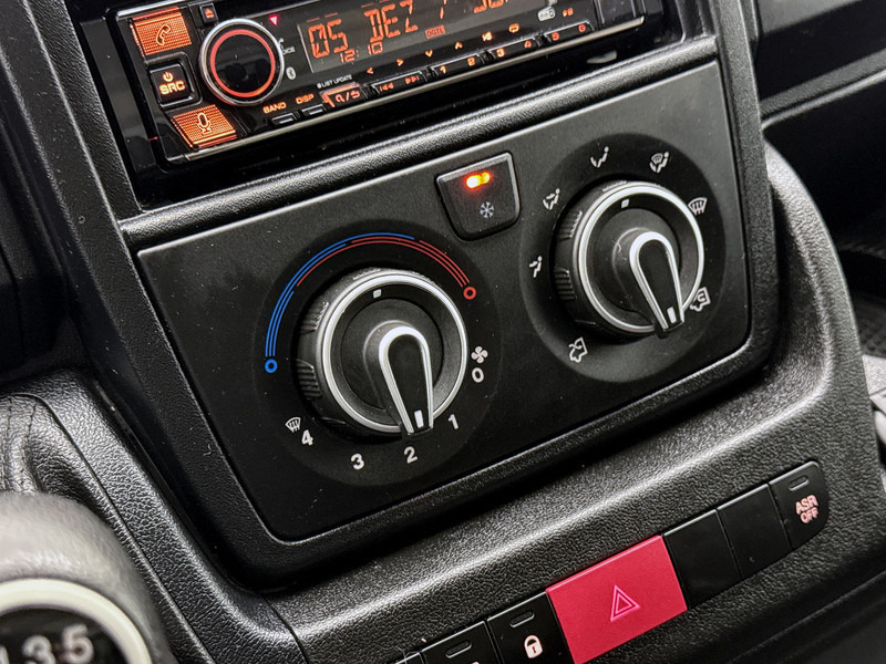 Furgons ar slēgtā virsbūve Opel Movano 2.2D 140pk Bakwagen met Laadklep Cruise Control Meubelbak Airco: foto 9