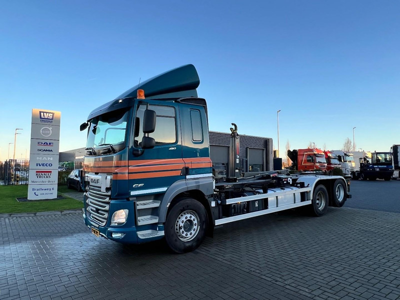 DAF CF85 6x2 containersysteem Only 350.000km / HIAB XR 26S Haakarmsyteem - Pacēlājs ar āķi: foto 1 DAF CF85 6x2 containersysteem Only 350.000km / HIAB XR 26S Haakarmsyteem - Pacēlājs ar āķi: foto 1
