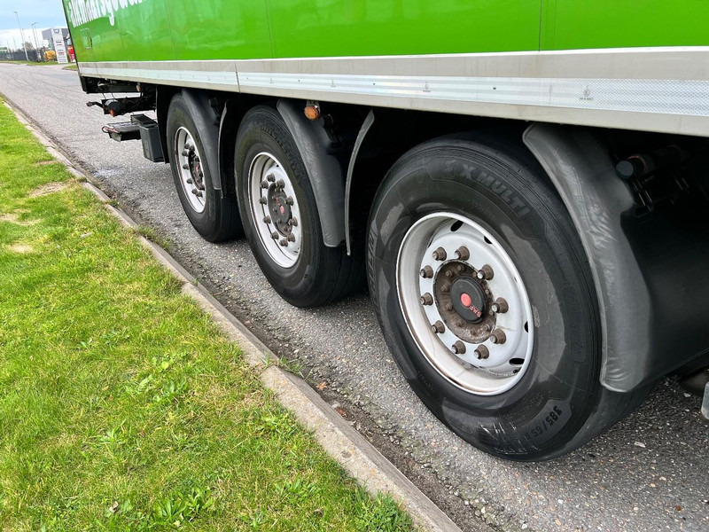 Kögel 3 - assige koeloplegger Lift axle / Carrier Vector 1950 - Puspiekabe refrižerators: foto 4 Kögel 3 - assige koeloplegger Lift axle / Carrier Vector 1950 - Puspiekabe refrižerators: foto 4