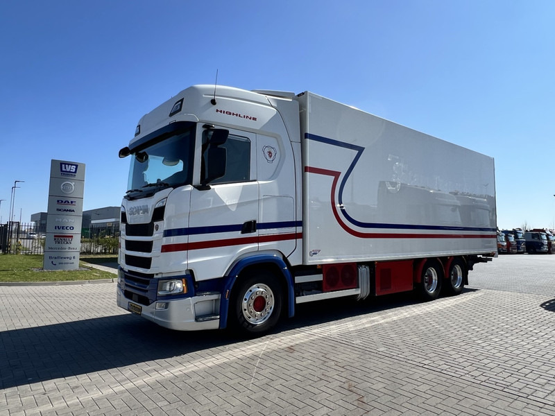 Scania S450 6x2 koelwagen Retarder / Dhollandia / Bloenenmaat - Kravas automašīna refrižerators: foto 1 Scania S450 6x2 koelwagen Retarder / Dhollandia / Bloenenmaat - Kravas automašīna refrižerators: foto 1
