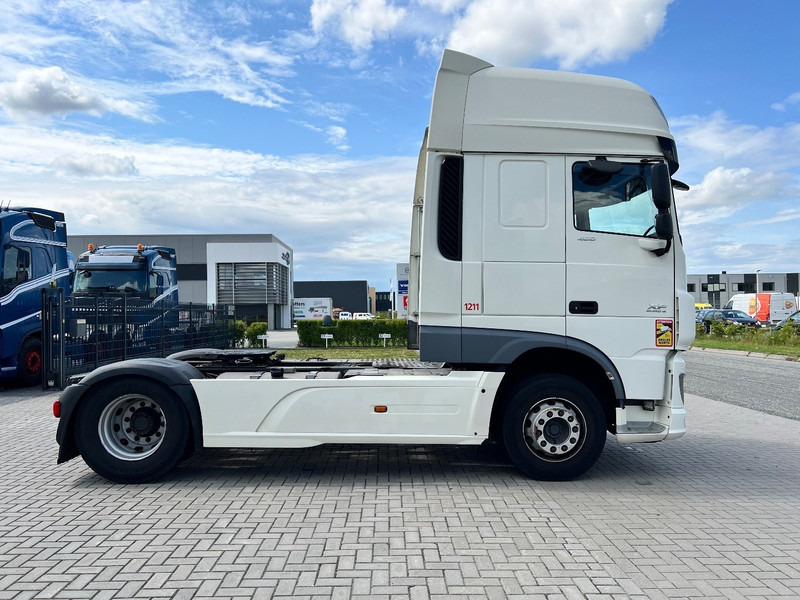 DAF XF 460 4x2 Trekker SSC / 2x Tank / full spoiler - Vilcējs: foto 4 DAF XF 460 4x2 Trekker SSC / 2x Tank / full spoiler - Vilcējs: foto 4