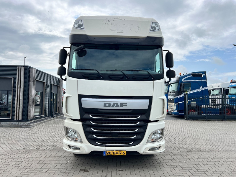 DAF XF 460 4x2 Trekker SSC / 2x Tank / full spoiler - Vilcējs: foto 2 DAF XF 460 4x2 Trekker SSC / 2x Tank / full spoiler - Vilcējs: foto 2