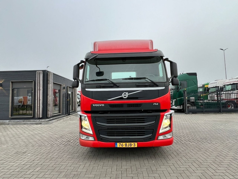 Volvo FM 330 4x2 trekker 4x2 / 671.570km - Vilcējs: foto 2 Volvo FM 330 4x2 trekker 4x2 / 671.570km - Vilcējs: foto 2