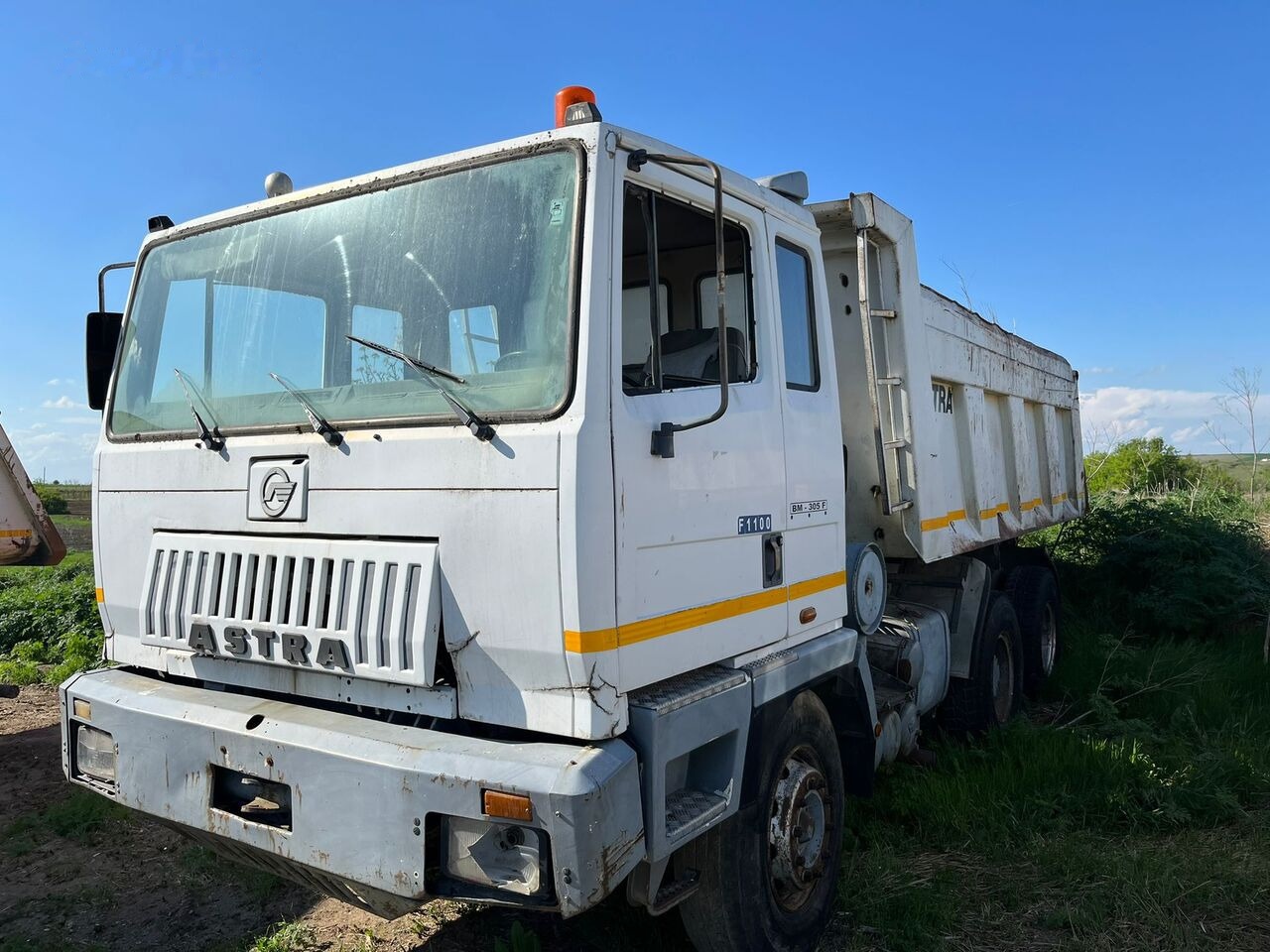 Astra BM 305 FT F1100 6X4 TRAKKER INDUSTRIAL - Kravas automašīna pašizgāzējs: foto 1 Astra BM 305 FT F1100 6X4 TRAKKER INDUSTRIAL - Kravas automašīna pašizgāzējs: foto 1