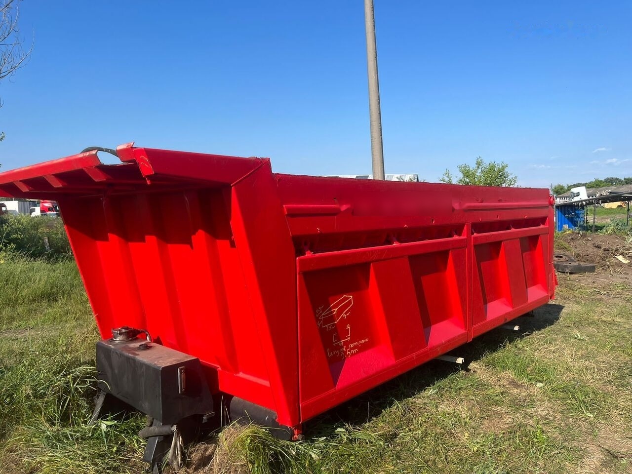 Bena 8x4 cu semissiu si cilindru : 5,5 m lungime semisasiu - Virsbūve un ārpuse - Kravas automašīna: foto 1 Bena 8x4 cu semissiu si cilindru : 5,5 m lungime semisasiu - Virsbūve un ārpuse - Kravas automašīna: foto 1