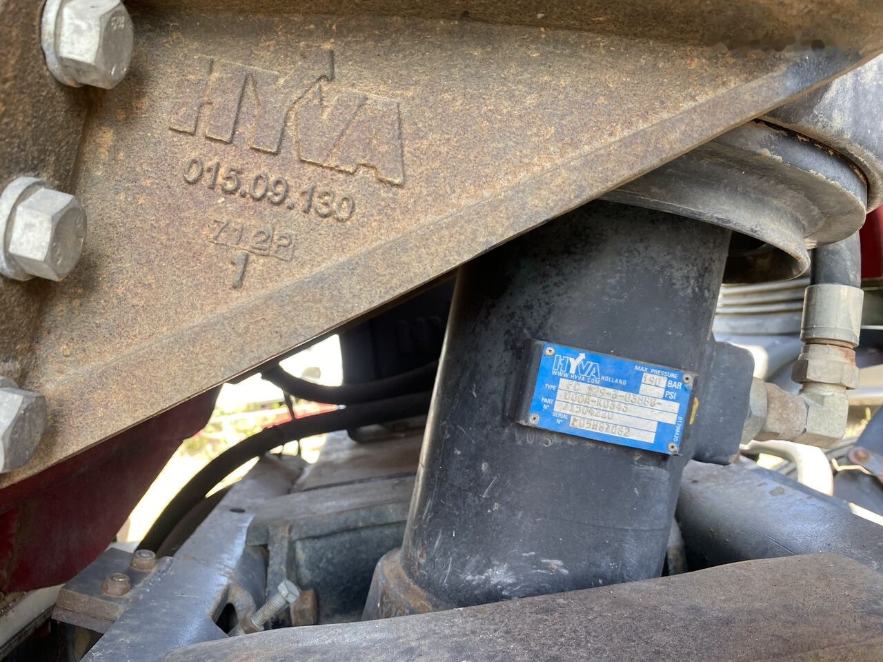 Hyva HARDOX 6x4 BENA basculabila CA NOUA - Platformas virsbūve: foto 5 Hyva HARDOX 6x4 BENA basculabila CA NOUA - Platformas virsbūve: foto 5