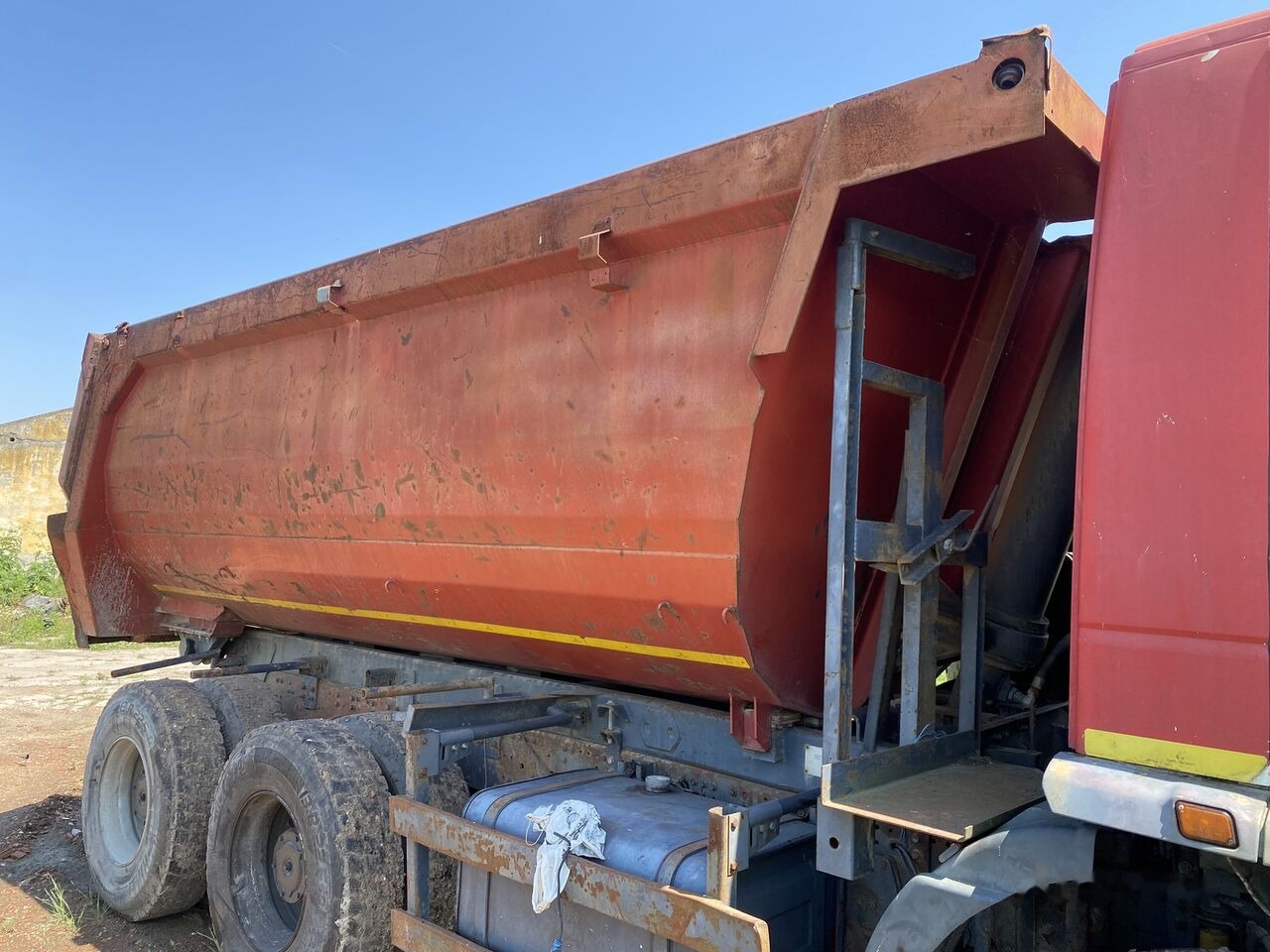 Hyva HARDOX 6x4 BENA basculabila CA NOUA - Platformas virsbūve: foto 2 Hyva HARDOX 6x4 BENA basculabila CA NOUA - Platformas virsbūve: foto 2