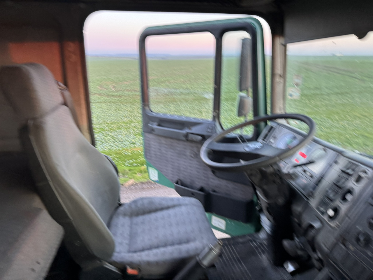 MAN 26 414 6x4 KIPPER L2000 Euro3 Manual Injection Pomp - Kravas automašīna: foto 3 MAN 26 414 6x4 KIPPER L2000 Euro3 Manual Injection Pomp - Kravas automašīna: foto 3