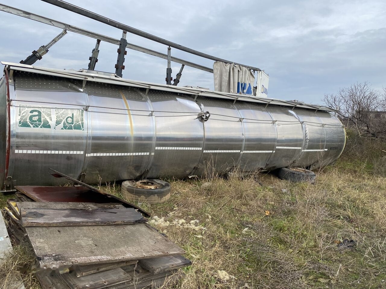 Magyar REZERVOR CISTERNA INOX ALIMENTAR in stare buna - Tank konteiners: foto 3 Magyar REZERVOR CISTERNA INOX ALIMENTAR in stare buna - Tank konteiners: foto 3