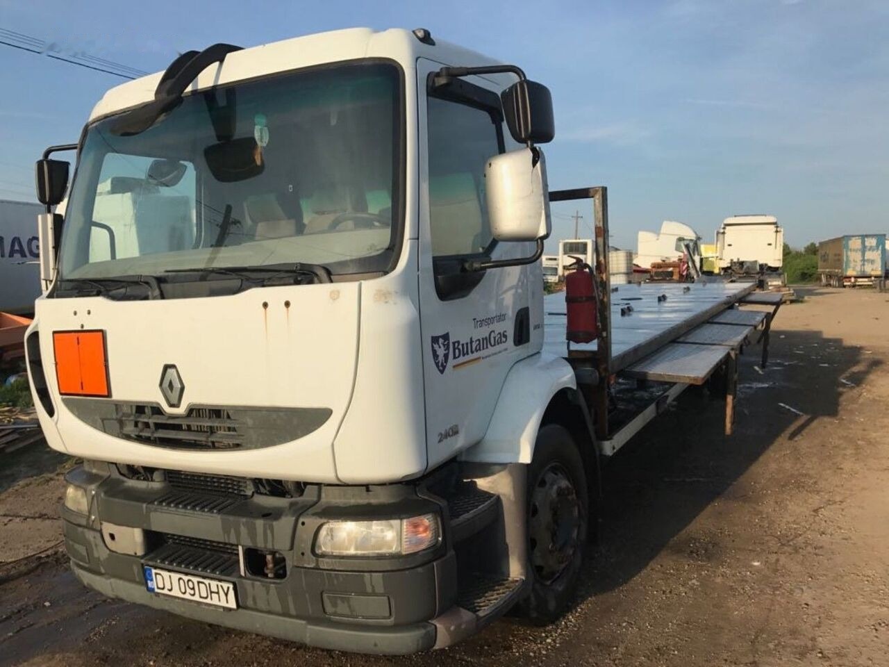 Renault Midlum DXI Adr Transport Butelii - Bortu kravas automašīna/ Platforma: foto 1 Renault Midlum DXI Adr Transport Butelii - Bortu kravas automašīna/ Platforma: foto 1