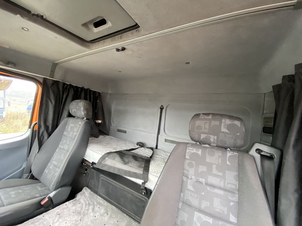 Vilcējs Mercedes-Benz Axor MP2 1843: foto 10