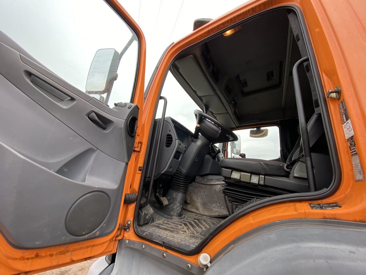 Vilcējs Mercedes-Benz Axor MP2 1843: foto 7