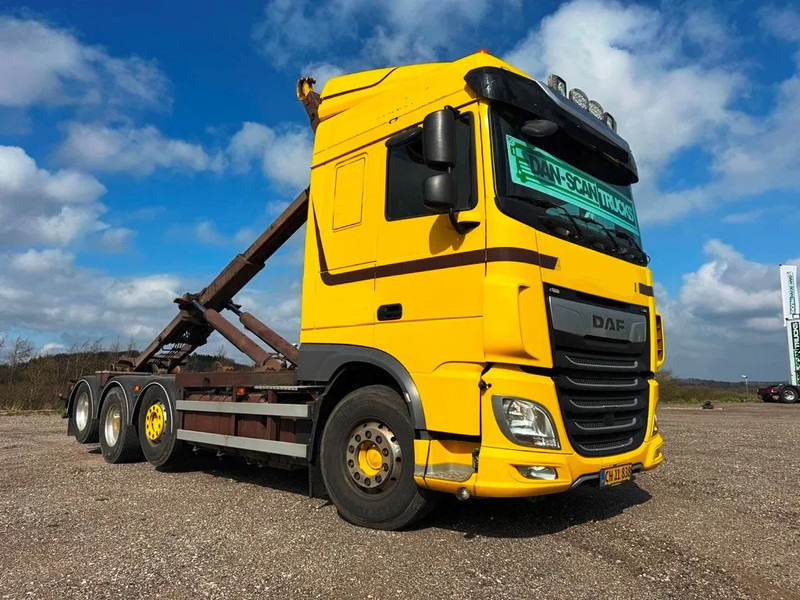 DAF XF 530 Hoglift with knæk arm. - Pacēlājs ar āķi: foto 2 DAF XF 530 Hoglift with knæk arm. - Pacēlājs ar āķi: foto 2