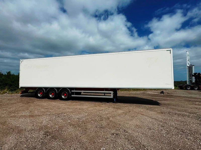 SDC 13,60 Boks - Puspiekabe slēgtā virsbūve: foto 5 SDC 13,60 Boks - Puspiekabe slēgtā virsbūve: foto 5