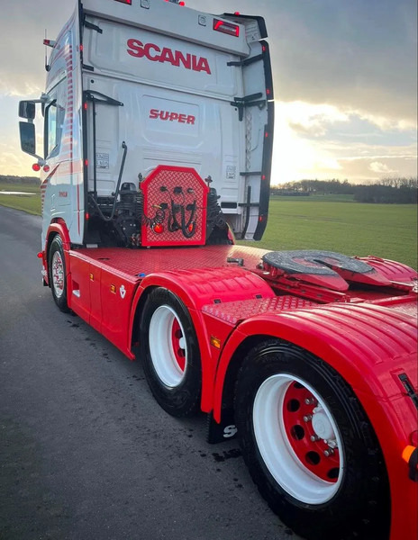 Scania R770 V8 NGS Special Interior. Only 110000 km. Air/ Air suspensiom. Hydr, system. - Vilcējs: foto 2 Scania R770 V8 NGS Special Interior. Only 110000 km. Air/ Air suspensiom. Hydr, system. - Vilcējs: foto 2